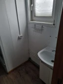 Мобильное здание на прицепе тракторном Мод.89963-08, 2022, Идентификационный номер: 06515, принадлежащий Продавцу на праве собственности, что подтверждается Договором купли-продажи № ОВ/Ф-30605-21-01-С-01 от 19.09.2022 г.